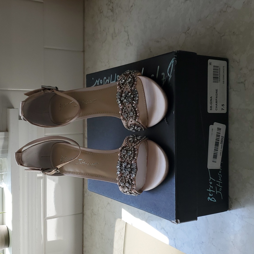 Blue by Betsey Johnson women's heels-LIKE NEW - Picture 8 of 8